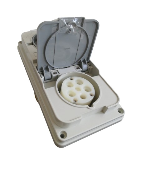 Verriegelte Steckdose IP44 ter 16a 3p+t+n